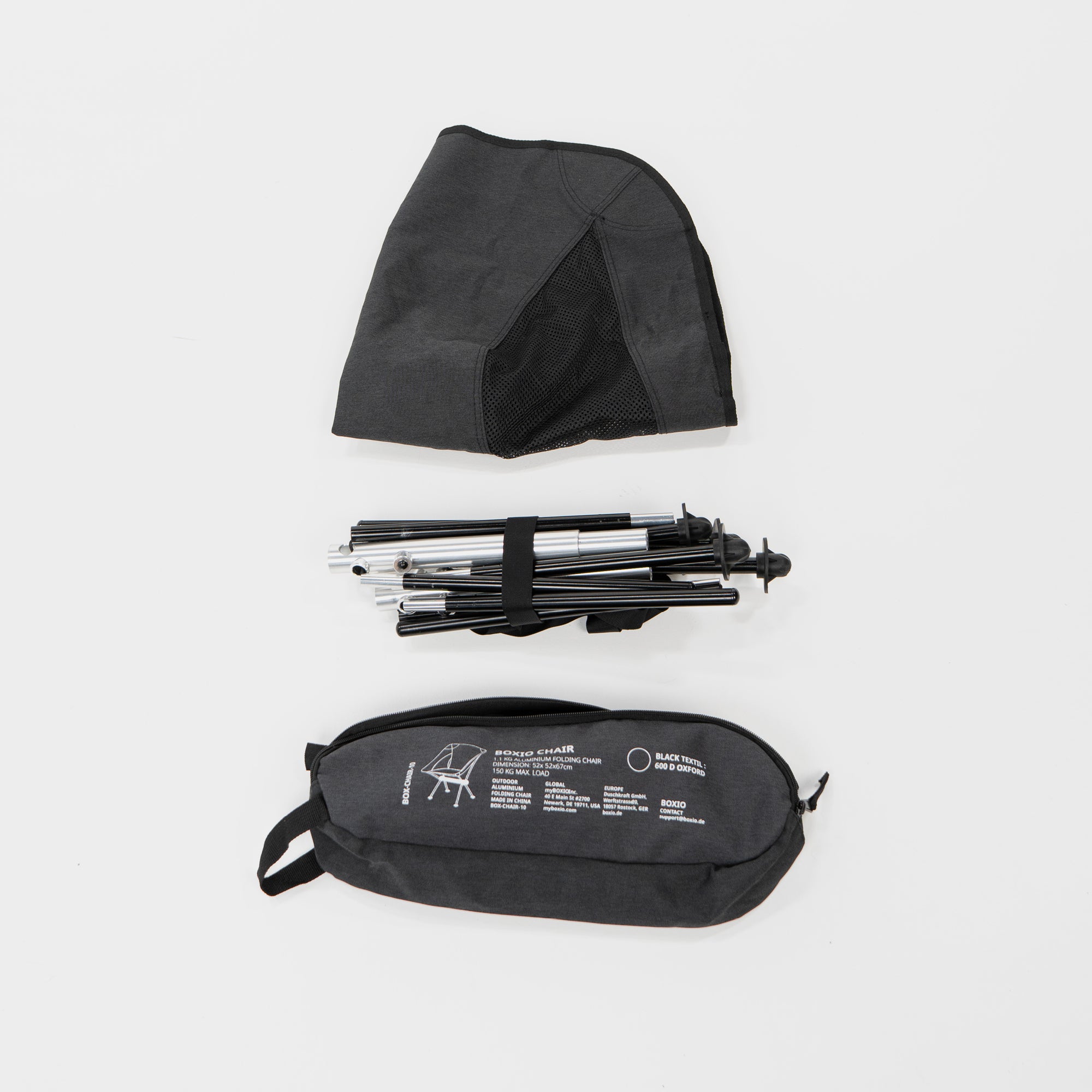 Campingstuhl Einzelteile, vor weißem Hintergrund
Bezug, gefaltetes Gestell und Tasche.