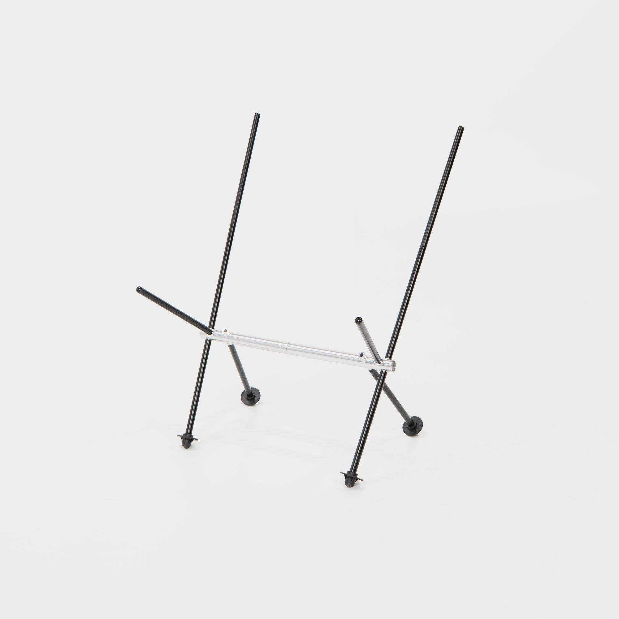 Campingstuhl-Gestell vor weißem Hintergrund